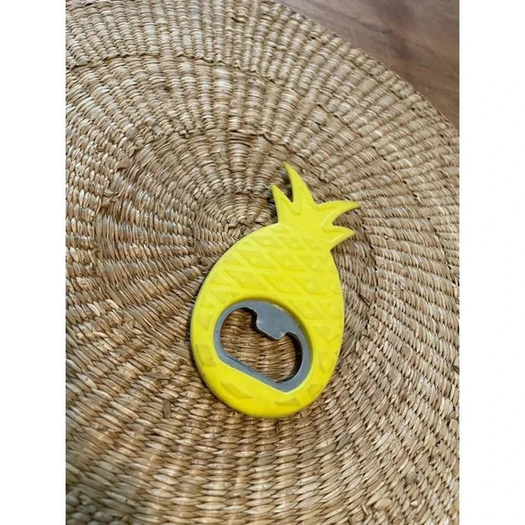 Silicone Pineapple Bottle Opener - Picture 1 of 4